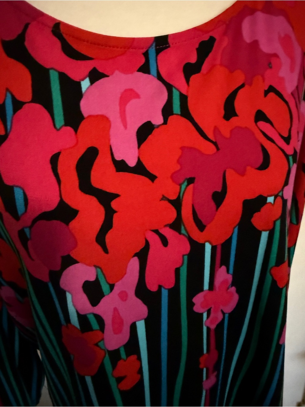 Bob Mackie Wearable Art Tunic Floral Blouse on Black Ladies XL - Picture 2 of 8
